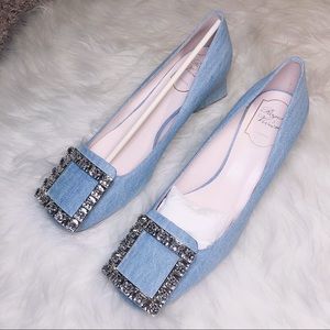 ❤️SOLD❤️New Roger Vivier Tres Strass Denim Pumps 38.5